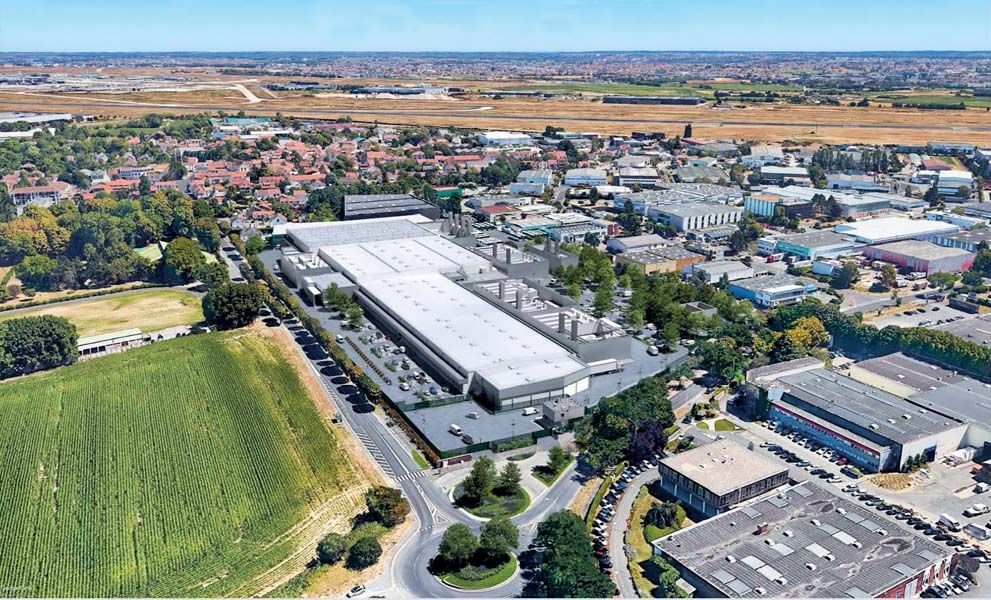 À Wissous (91), l'installation d'un centre de données, jouxtant des habitations et un centre de loisirs, a été décidée sans aucune concertation avec la mairie. La justice a cependant autorisé son agrandissement malgré l'impact environnemental de cette construction. À Wissous (91), l'installation d'un centre de données, jouxtant des habitations et un centre de loisirs, a été décidée sans aucune concertation avec la mairie. La justice a cependant autorisé son agrandissement malgré l'impact environnemental de cette construction.