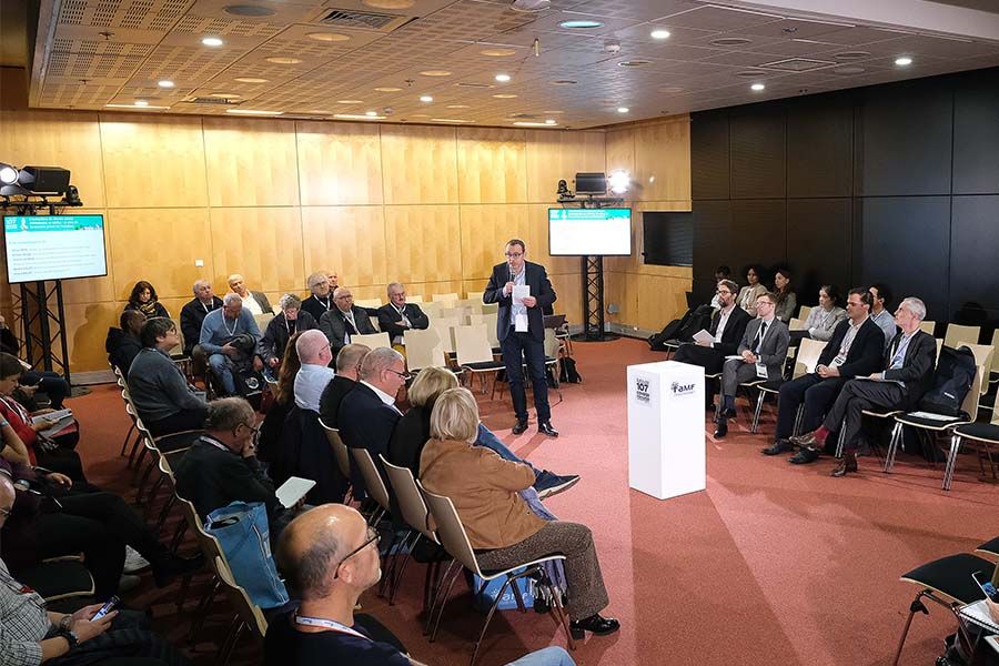 Pour que la bascule du cuivre vers la fibre se fasse sans problème, la communication doit faire l'objet d'une attention particulière, a-t-il été rappelé le 18 novembre. 