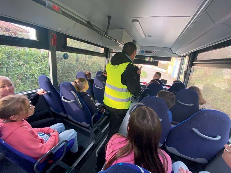 Des collégiens de l'agglomération de Bourg-en-Bresse (01) ont participé, le 24 février, à une action de sensibilisation à la sécurité dans un car scolaire, animée par le réseau de transports &#171; Rubis Junior &#187;.