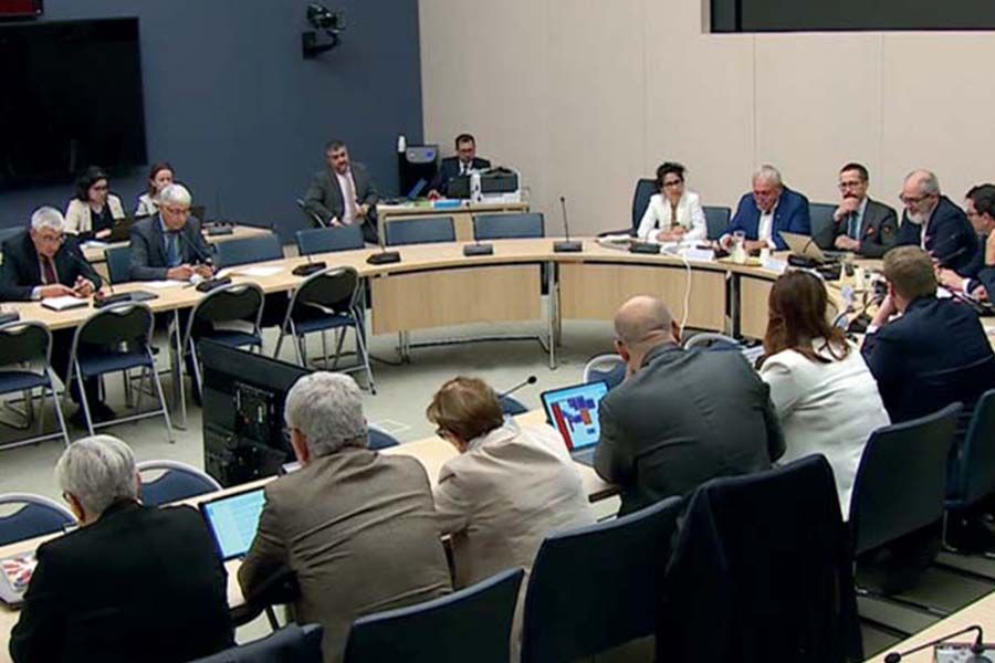 Le Sénat a organisé une table ronde, le 21 mai 2025, où élus locaux, représentants des opérateurs de télécommunications et entreprises ont exposé leurs inquiétudes face à la migration de millions d'équipements de la 2G/3G vers la 4G ou la 5G d'ici à 2029. Le Sénat a organisé une table ronde, le 21 mai 2025, où élus locaux, représentants des opérateurs de télécommunications et entreprises ont exposé leurs inquiétudes face à la migration de millions d'équipements de la 2G/3G vers la 4G ou la 5G d'ici à 2029.