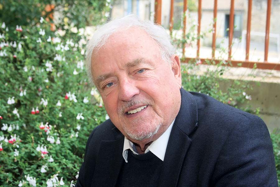 Le maire de Barjac (30), Édouard Chaulet, espère " atteindre dans le futur une autonomie maraîchère ". Le maire de Barjac (30), Édouard Chaulet, espère " atteindre dans le futur une autonomie maraîchère ".