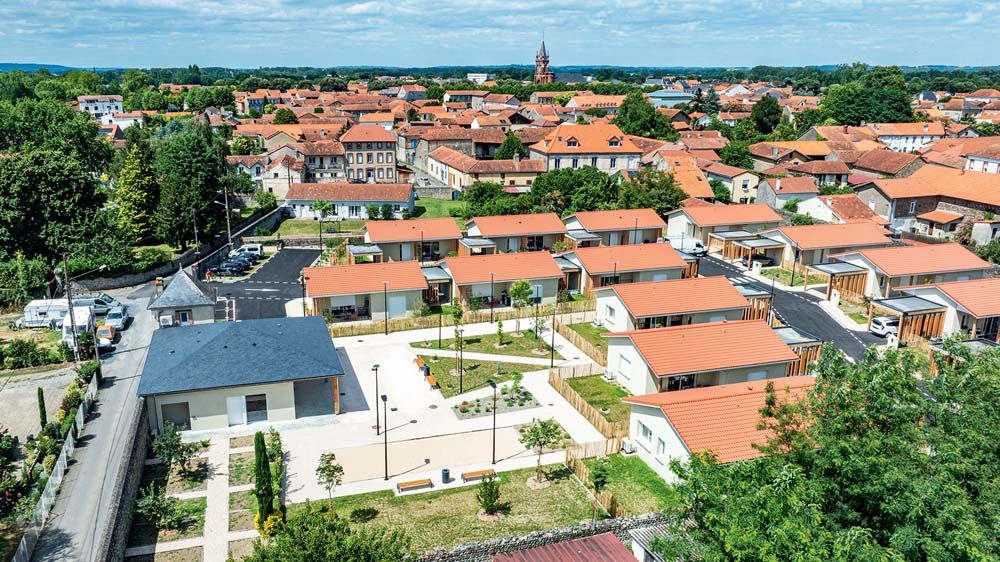 « Le Pigeonnier » se compose de 16 maisons de type T2-T3 disponibles sur la base de loyers modérés. « Le Pigeonnier » se compose de 16 maisons de type T2-T3 disponibles sur la base de loyers modérés.