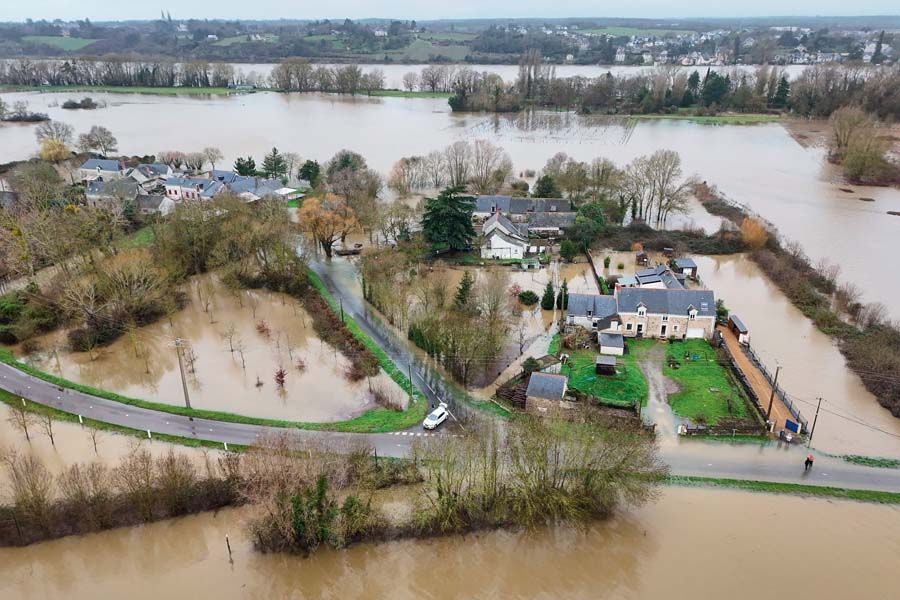 Les inondations de 2026, comme ici à Denée (49), rappellent l'urgence de trouver un financement pérenne pour la prévention. 