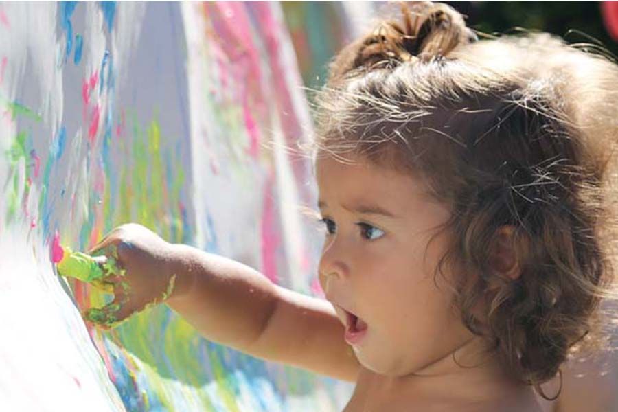 Les relais petite enfance de la communauté d'agglomération Royan Atlantique (17) proposent des ateliers créatifs et d'éveil pour les enfants. Ces relais sont aussi des lieux pour trouver le mode d'accueil le plus adapté aux besoins des familles. Les relais petite enfance de la communauté d'agglomération Royan Atlantique (17) proposent des ateliers créatifs et d'éveil pour les enfants. Ces relais sont aussi des lieux pour trouver le mode d'accueil le plus adapté aux besoins des familles.