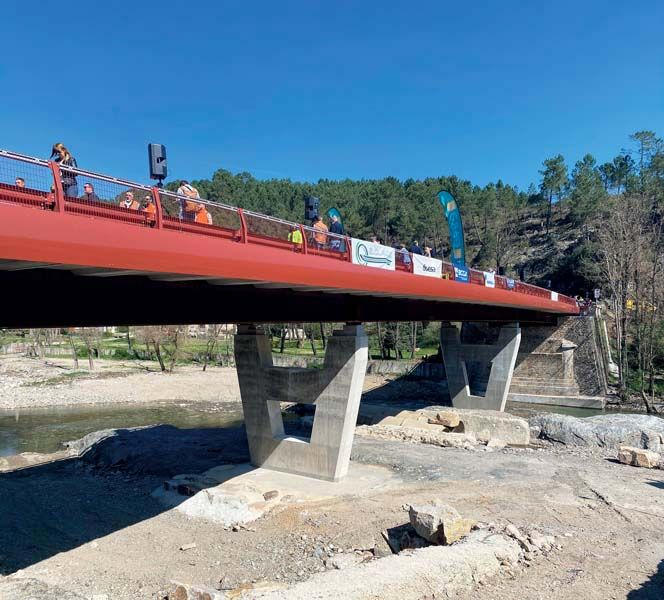 Le nouveau pont à Chamborigaud (30) a rouvert le 8 avril 2025. Il s'était écroulé en mars 2024. Sa réfection a été financée par le conseil départemental du Gard pour 3,29 millions d'euros. Le nouveau pont à Chamborigaud (30) a rouvert le 8 avril 2025. Il s'était écroulé en mars 2024. Sa réfection a été financée par le conseil départemental du Gard pour 3,29 millions d'euros.