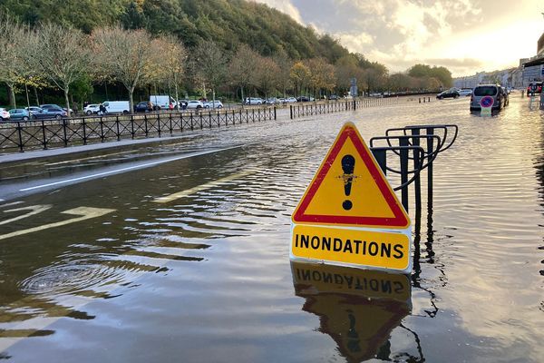 L'État a annoncé, le 14 novembre 2023, un fonds de soutien d'urgence de 50 Me aux communes du Pas-de-Calais touchées par des inondations à répétition.