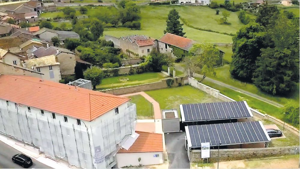 Tramayes (71)  est une ville pionnière de l'énergie positive depuis 2006 avec la création d'une chaufferie bois alimentant les bâtiments communaux,  60 logements et l'Ehpad.