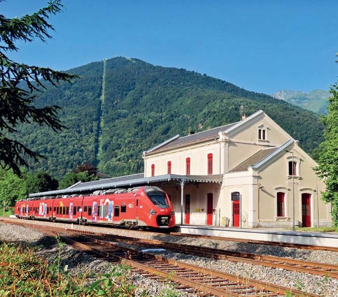 La région Occitanie a investi 70 millions d'euros pour rouvrir, en juin 2024, la ligne Montréjeau-Luchon, qui avait été fermée pour raison de sécurité. Un atout pour l'avenir économique et le tourisme vert du territoire. La région Occitanie a investi 70 millions d'euros pour rouvrir, en juin 2024, la ligne Montréjeau-Luchon, qui avait été fermée pour raison de sécurité. Un atout pour l'avenir économique et le tourisme vert du territoire.