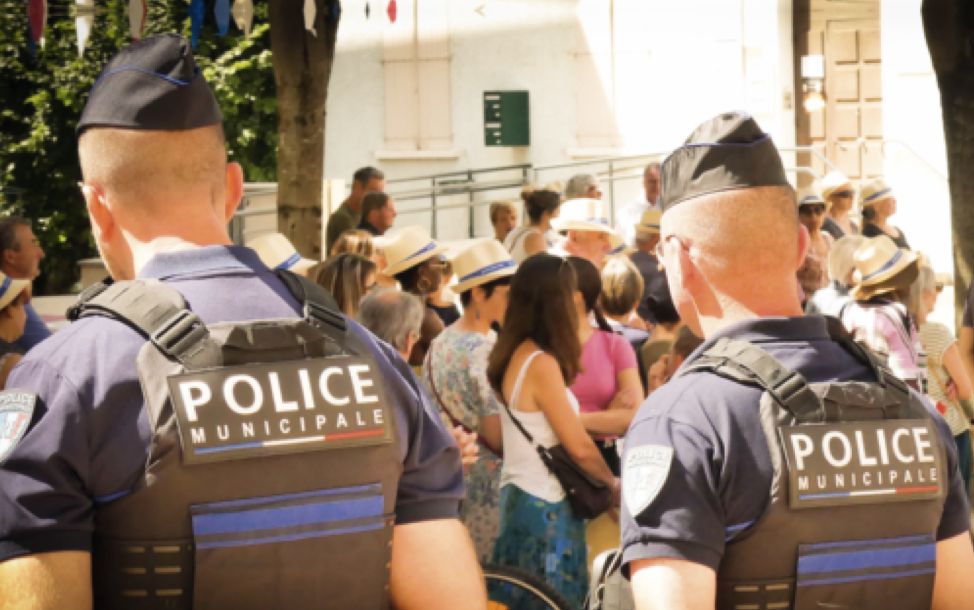 Parce que le trafic de drogue gagne désormais la ruralité, la mairie de Saint-Vallier (26) souhaite que le plan pour restaurer la sécurité ne se concentre pas sur les grandes villes. Parce que le trafic de drogue gagne désormais la ruralité, la mairie de Saint-Vallier (26) souhaite que le plan pour restaurer la sécurité ne se concentre pas sur les grandes villes.