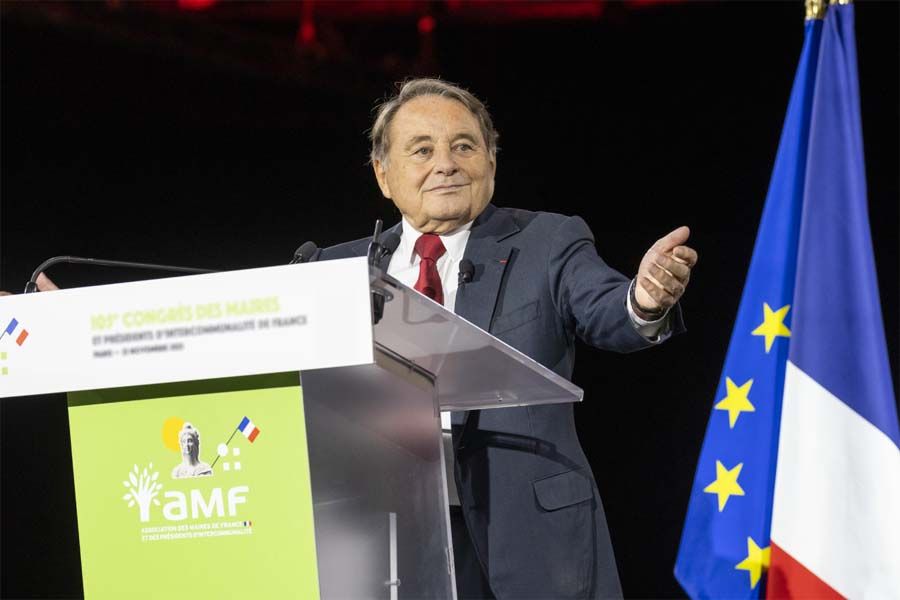 Figure historique de l'AMF depuis des décennies, André Laignel réaffirme les combats qu'il a portés au sein de l'association - décentralisation, libertés locales et rôle du maire - et laisse un message constat : " affaiblir les communes, c'est rendre la France impuissante ! "