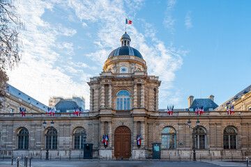 Le Sénat demande « une révision des valeurs locatives cadastrales (VLC) des locaux d'habitation » pour que la fiscalité foncière « puisse s'appuyer sur une assiette plus en phase avec la réalité économique du territoire ». Le Sénat demande « une révision des valeurs locatives cadastrales (VLC) des locaux d'habitation » pour que la fiscalité foncière « puisse s'appuyer sur une assiette plus en phase avec la réalité économique du territoire ».