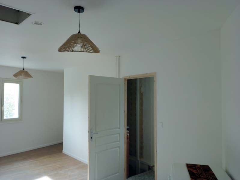 À Bussière-Dunoise (23), un logement vacant situé au-dessus d'un commerce a été transformé en deux appartements (T2 et T3), grâce à un soutien de 
l'agglomération de Guéret de 10 400 €.