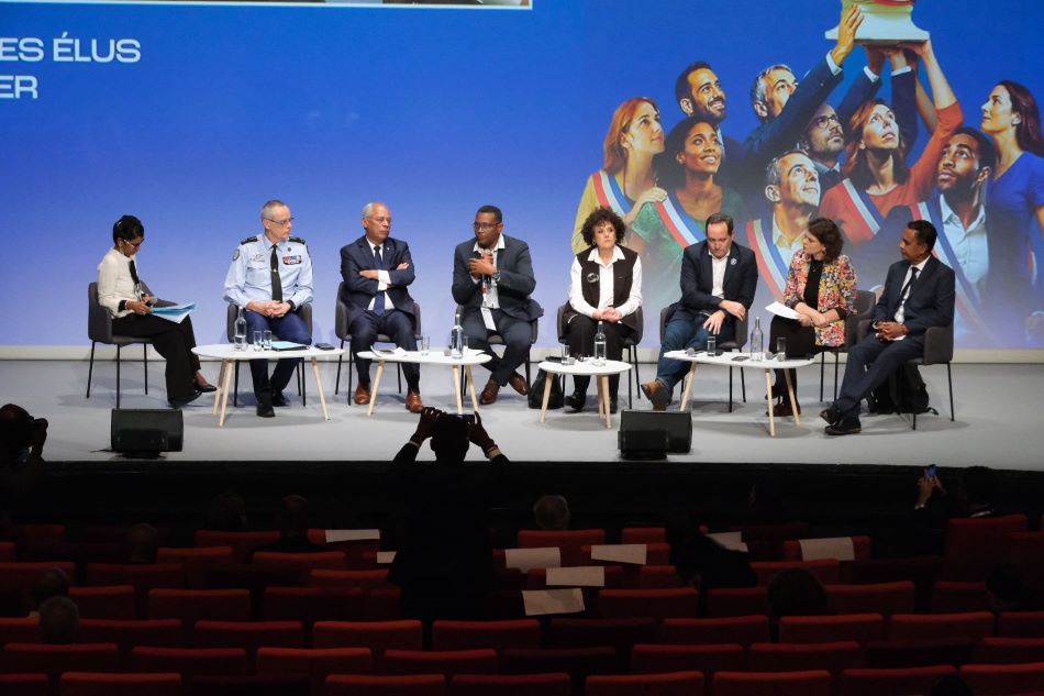 Lors de la Journée Outre-mer du 107e Congrès des maires, le 17 novembre à Issy-les-Moulineaux, services de l'État et maires ont débattu de leur meilleure collaboration pour lutter contre le narcotrafic. Lors de la Journée Outre-mer du 107e Congrès des maires, le 17 novembre à Issy-les-Moulineaux, services de l'État et maires ont débattu de leur meilleure collaboration pour lutter contre le narcotrafic.