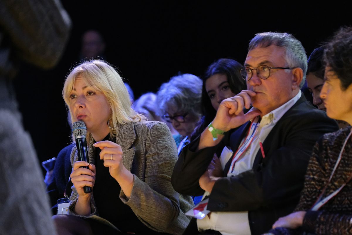 Selon Florence Portelli, maire de Taverny (95), vice-présidente de l'AMF et co-présidente de la commission culture de l'AMF, le dispositif d'éducation musicale et orchestrale à vocation sociale (Démos) " est fait pour les territoires qui connaissent un vraie fracture, un manque de culture ", a-t-elle déclaré, lors d'un forum, le 21 novembre.