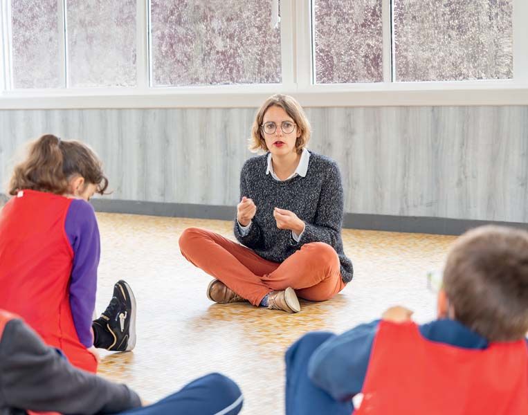 Louise Pahun, vice-présidente du département de Loire-Atlantique chargée des sports solidaires, intervient pour sensibiliser les sportifs de tous âges contre les violences. Louise Pahun, vice-présidente du département de Loire-Atlantique chargée des sports solidaires, intervient pour sensibiliser les sportifs de tous âges contre les violences.