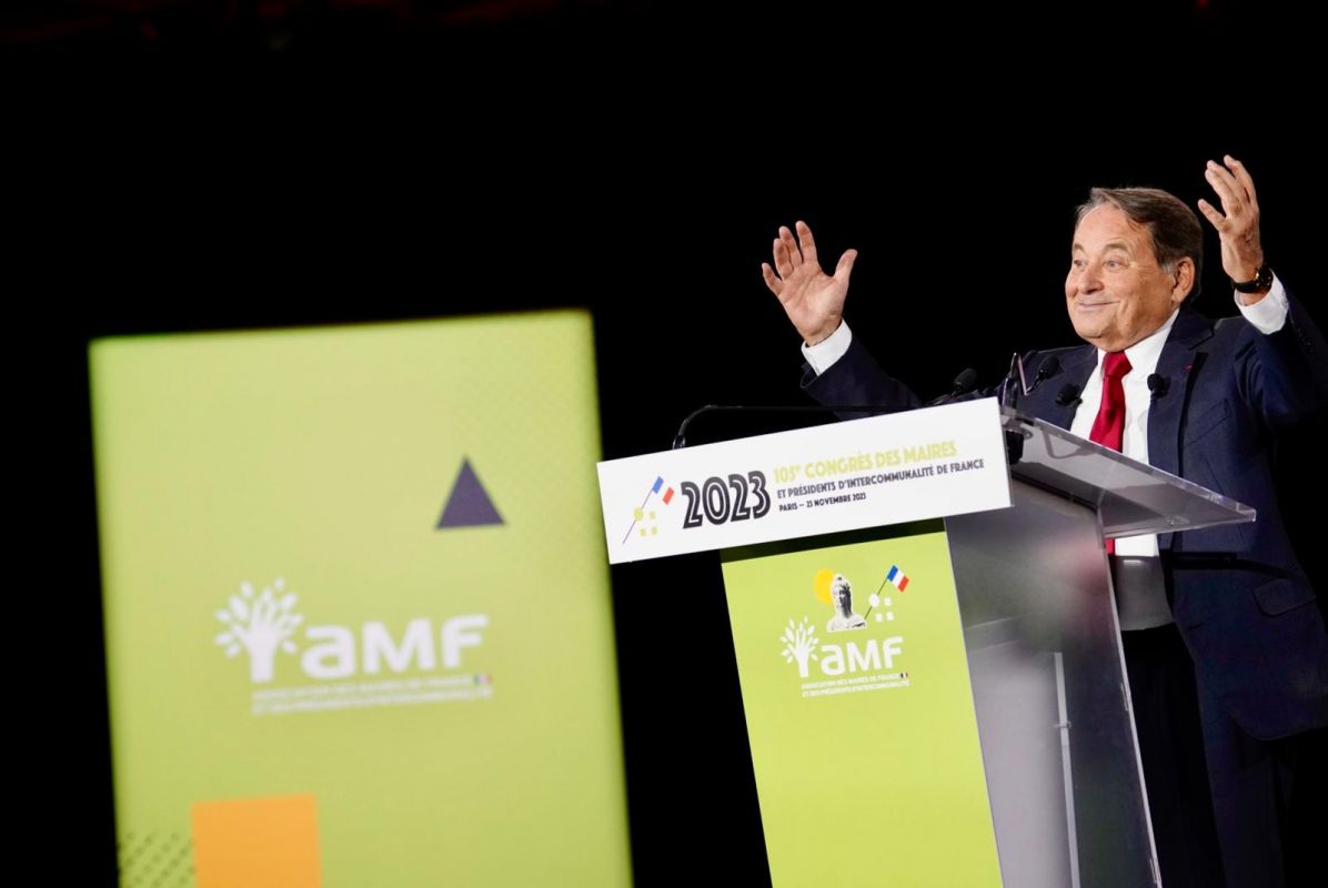 André Laignel, premier vice-président délégué de l'AMF, a lu la résolution générale du 105e Congrès des maires, le 23 novembre 2023. 