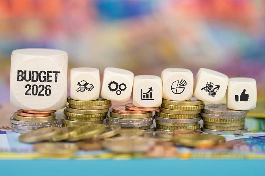 La dotation globale de fonctionnement (DGF) serait «gelée» en 2026 à son montant de 2025, ce qui induirait une baisse compte tenu de sa non-indexation sur l'inflation. La dotation globale de fonctionnement (DGF) serait «gelée» en 2026 à son montant de 2025, ce qui induirait une baisse compte tenu de sa non-indexation sur l'inflation.