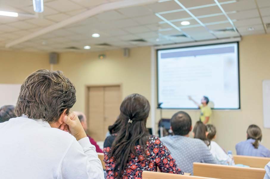 Une collectivité ne peut financer que les formations des élus liées à l'exercice de leur mandat local. Une collectivité ne peut financer que les formations des élus liées à l'exercice de leur mandat local.