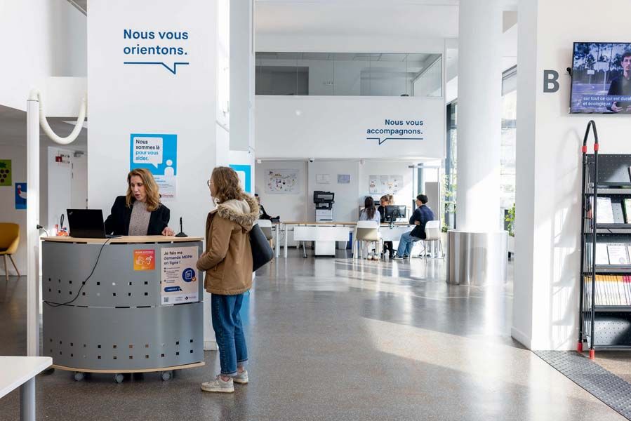 En Gironde, le SPDA permettra à des communes volontaires 
d'être labellisées &#171; accueil simple &#187; pour orienter les personnes concernées.