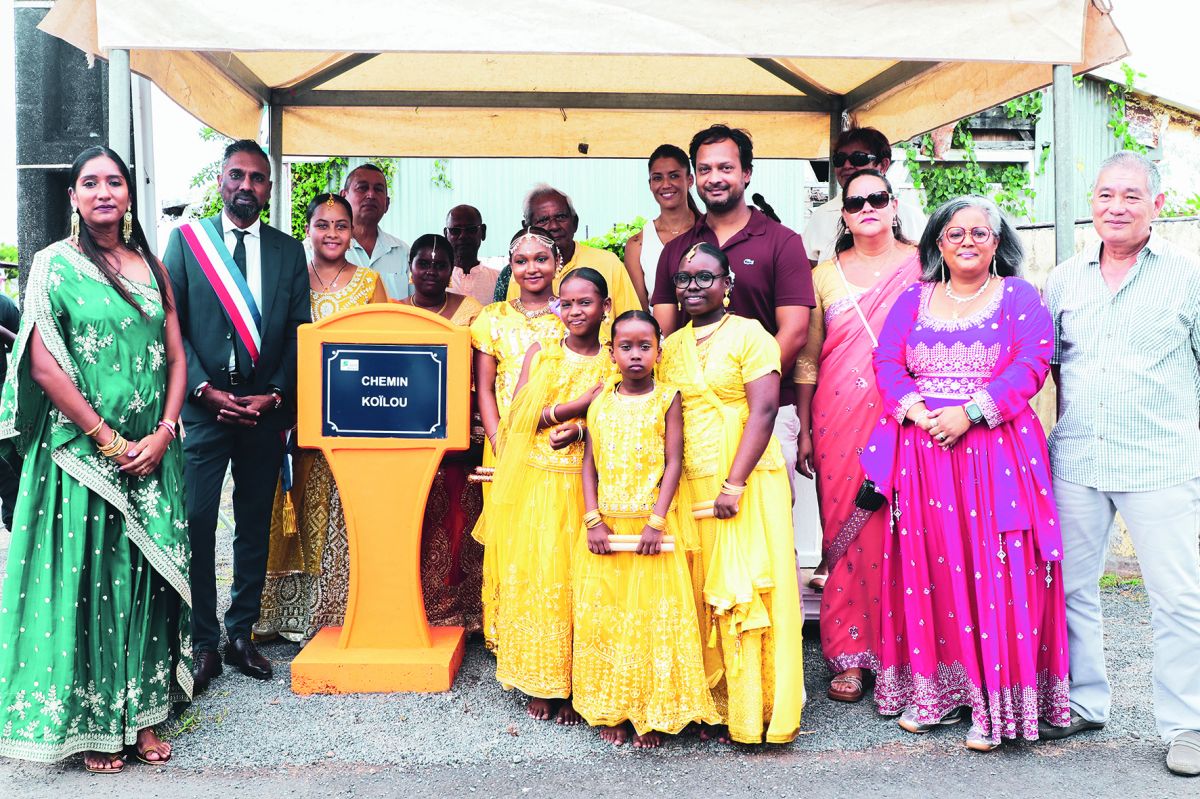 Le 25 avril, la ville a inauguré la nouvelle plaque du chemin Koïlou, ancienne rue de la Marine. Le 25 avril, la ville a inauguré la nouvelle plaque du chemin Koïlou, ancienne rue de la Marine.