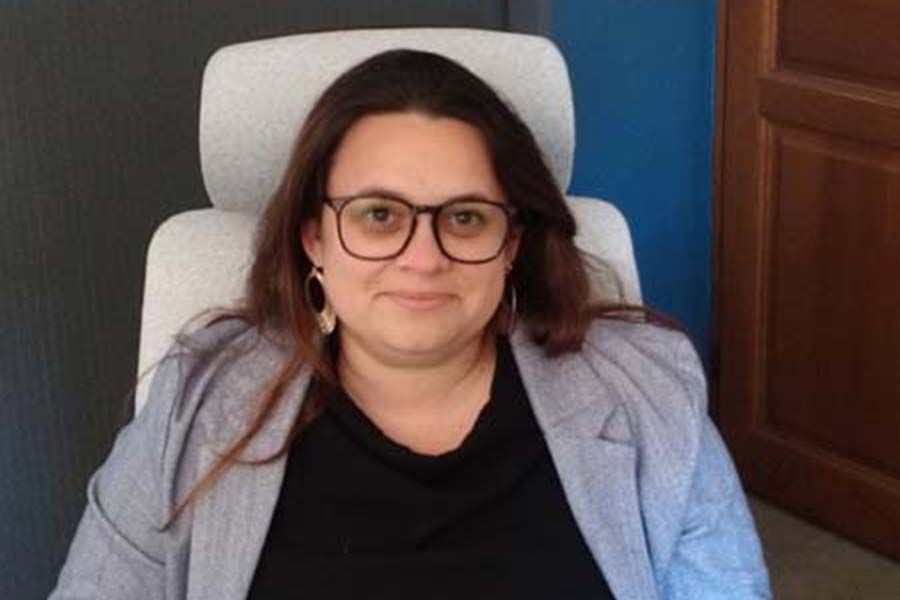 Émilie Véron, secrétaire de mairie à Obterre (36), préside l'Association nationale des secrétaires généraux de mairie de France. Émilie Véron, secrétaire de mairie à Obterre (36), préside l'Association nationale des secrétaires généraux de mairie de France.
