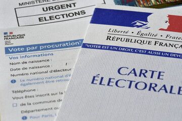 Depuis 2022, les procurations sont «déterritorialisées » : le mandant (la personne qui demande procuration) et le mandataire (celle qui votera à sa place) n'ont pas besoin d'être inscrits dans la même commune. Depuis 2022, les procurations sont «déterritorialisées » : le mandant (la personne qui demande procuration) et le mandataire (celle qui votera à sa place) n'ont pas besoin d'être inscrits dans la même commune.