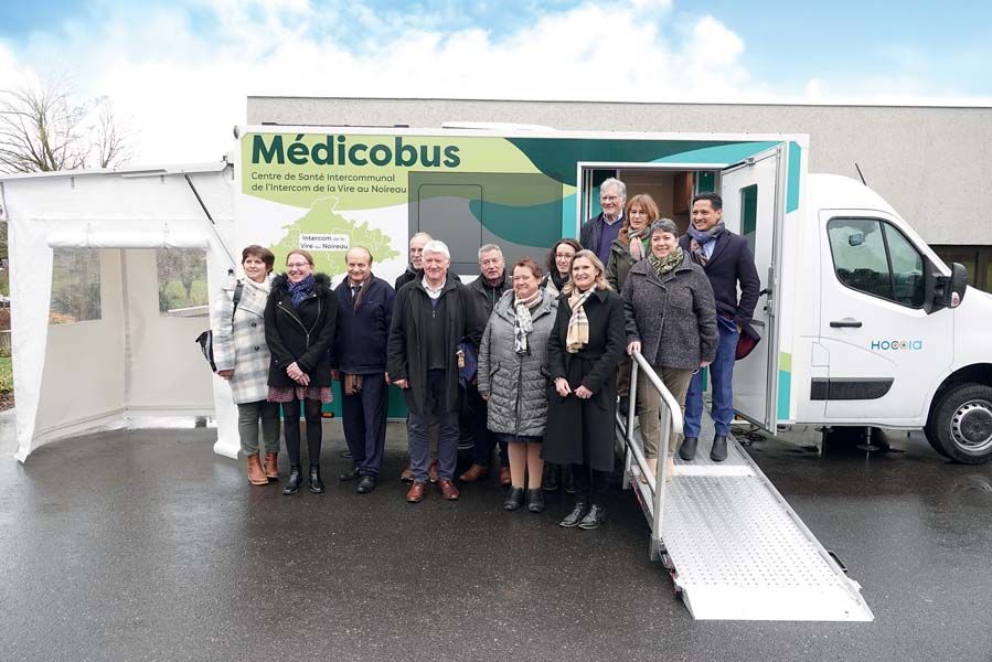 Porté par les élus de l'Intercom de la Vire au Noireau (14), le Médicobus fait halte dans 17 communes du territoire pour faciliter la prise en charge des patients. Il s'inscrit dans une démarche partenariale avec l'État, l'ARS et la région Normandie.