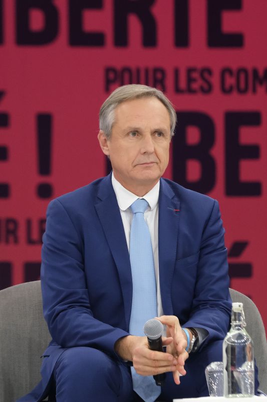 Devant les congressistes, le 19 novembre, Christophe Rouillon, maire de Coulaines (72) et coprésident de la commission Europe de l'association, a martelé le refus des élus d'une fusion des crédits dédiés à la cohésion et la politique agricole commune (PAC) avec d'autres politiques, qui se traduirait par une baisse des moyens.