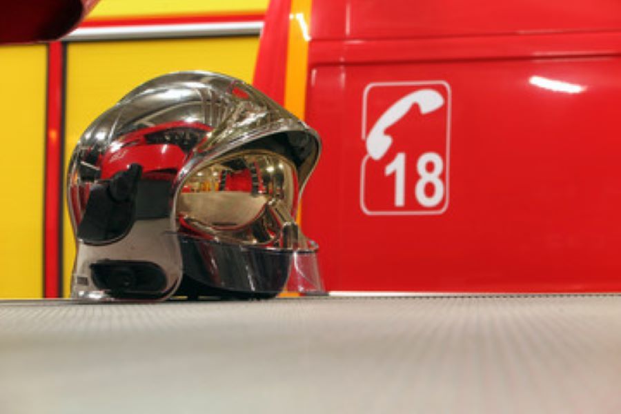 Un "contrat territorial de secours d'urgence à personne" articulerait l'action des services d'incendie et de secours, des entreprises de transport sanitaire (...) et des associations agréées de sécurité civile au niveau départemental.