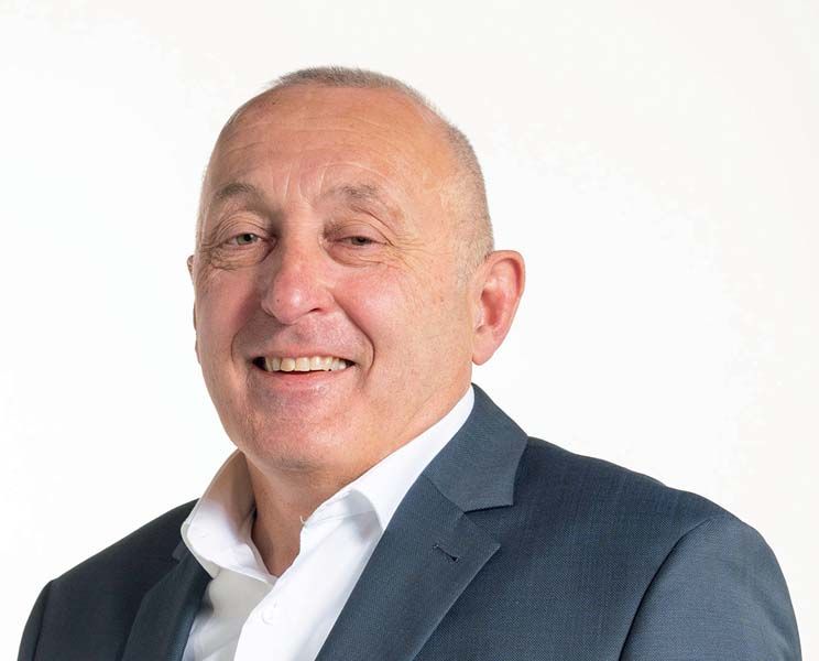 Selon le maire d'Ars-Laquenexy (938 habitants, 57), Dominique Strebly , " sceller 450 cercueils par an, c'est un travail de bénédictin. Cela me prend une heure par jour ! " Selon le maire d'Ars-Laquenexy (938 habitants, 57), Dominique Strebly , " sceller 450 cercueils par an, c'est un travail de bénédictin. Cela me prend une heure par jour ! "