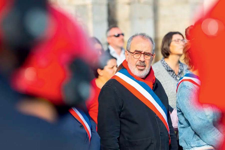 Nicolas Garcia, maire d'Elne (9 480 habitants, 66) : « Je veux que la commune soit pilote. Nous végétalisons, désimperméabilisons, c'est « la ville jardin. » Nicolas Garcia, maire d'Elne (9 480 habitants, 66) : « Je veux que la commune soit pilote. Nous végétalisons, désimperméabilisons, c'est « la ville jardin. »
