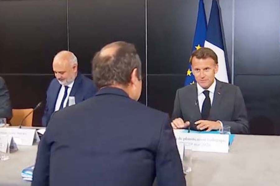 Le 19 mai, le chef de l'État a indiqué que la consigne pourrait être un levier à étudier pour le recyclage des bouteilles en plastique. Le 19 mai, le chef de l'État a indiqué que la consigne pourrait être un levier à étudier pour le recyclage des bouteilles en plastique.