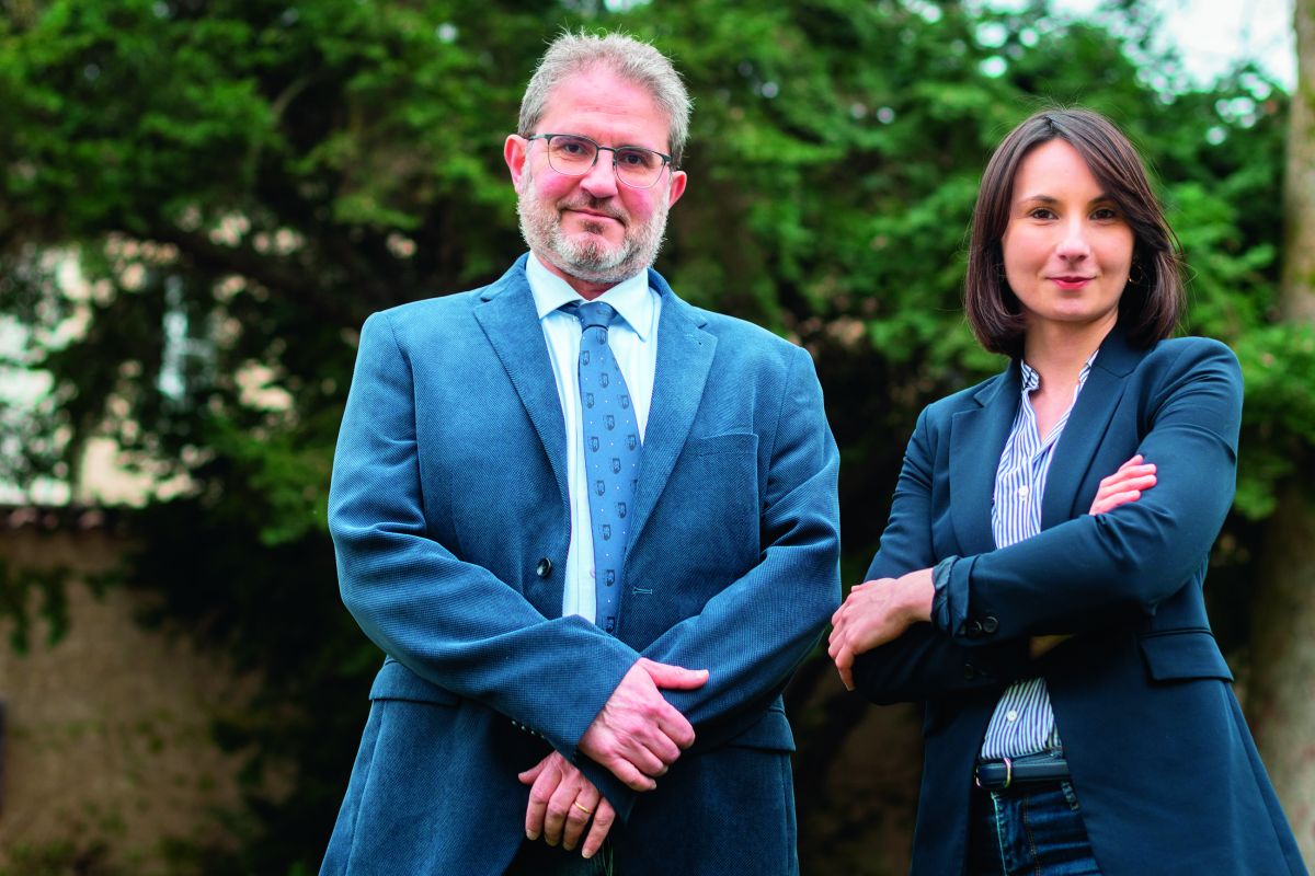 La maire de Poitiers (Vienne), Léonore Moncond'Huy, a été remplacée pendant son congé maternité par les deux premiers adjoints, Stéphane Allouch (à gauche) et Ombelyne Dagicour (à droite).