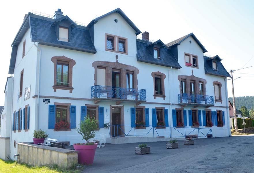 Le foyer de vie (mixte, 20 places), géré par l'association Arc en ciel, « fait totalement partie du paysage. Nous appelons les adultes accueillis par leur prénom », précise la maire d'Aubure (Haut-Rhin).