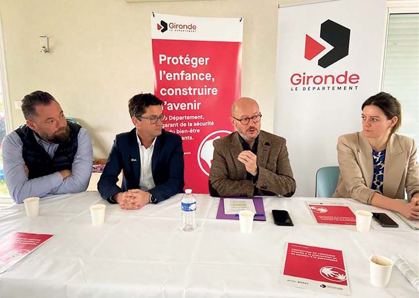 Jean-Luc Gleyze (au centre) et Céline Goeury, respectivement président du département de la Gironde et vice-présidente chargée de la prévention, de la parentalité et de la protection de l'enfance, le 26 mars, lors d'une conférence de presse. Jean-Luc Gleyze (au centre) et Céline Goeury, respectivement président du département de la Gironde et vice-présidente chargée de la prévention, de la parentalité et de la protection de l'enfance, le 26 mars, lors d'une conférence de presse.