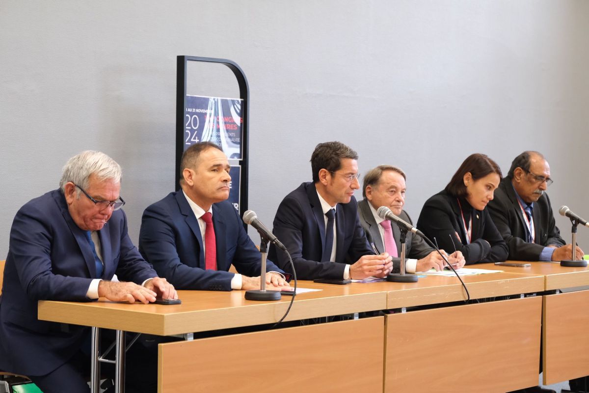 Les représentants des maires calédoniens et de l'AMF lors de la conférence de presse du 18 novembre 2024 organisée dans le cadre de la Rencontre des élus des Outre-mer.