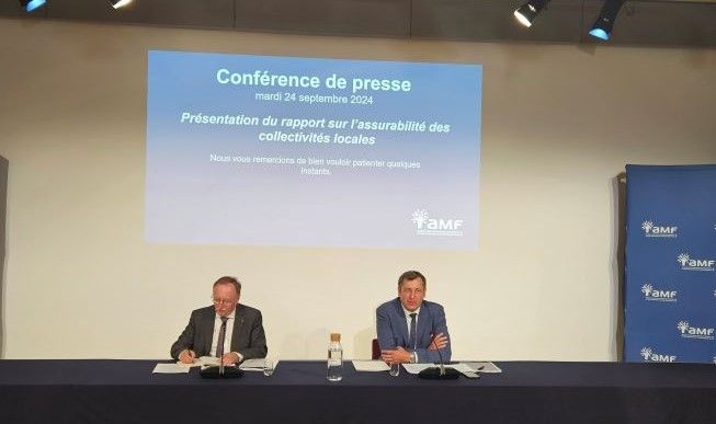 Conférence de presse d'Alain Chrétien et de Jean-Yves Dagès pour présenter leur rapport sur les assurances des collectivités locales, 24 septembre 2024, au siège de l'AMF. 