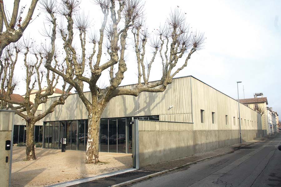 En ouvrant sa manufacture à Romans-sur-Isère (26), la société Pacau Couture créera à terme 150 emplois.