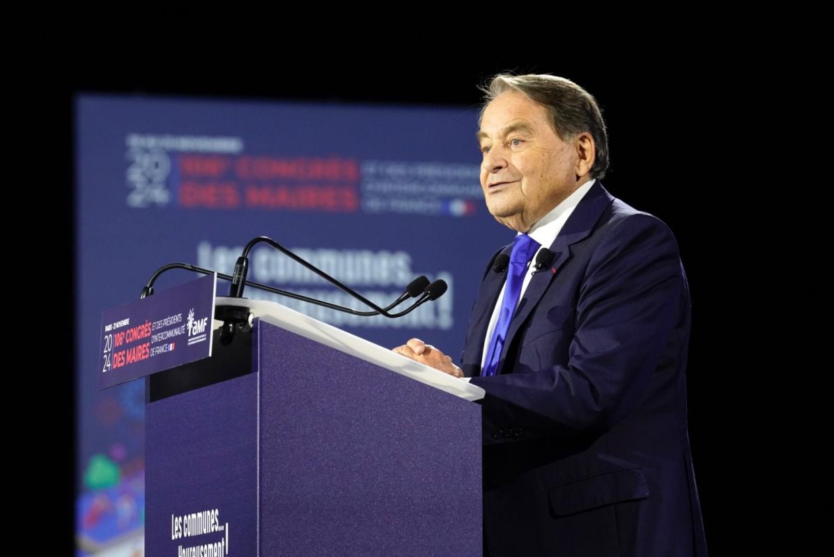 André Laignel, 1er vice-président délégué de l'AMF, a lu, le 21 novembre 2024, la résolution générale du 106è congrès des maires, au parc des expositions de la porte de Versailles, à Paris.