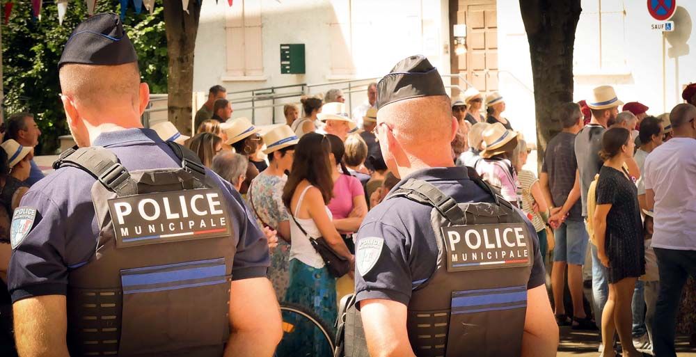 Parce que le trafic de drogue gagne désormais la ruralité, la mairie de Saint-Vallier (26) souhaite que le plan pour restaurer la sécurité ne se concentre pas sur les grandes villes. Parce que le trafic de drogue gagne désormais la ruralité, la mairie de Saint-Vallier (26) souhaite que le plan pour restaurer la sécurité ne se concentre pas sur les grandes villes.
