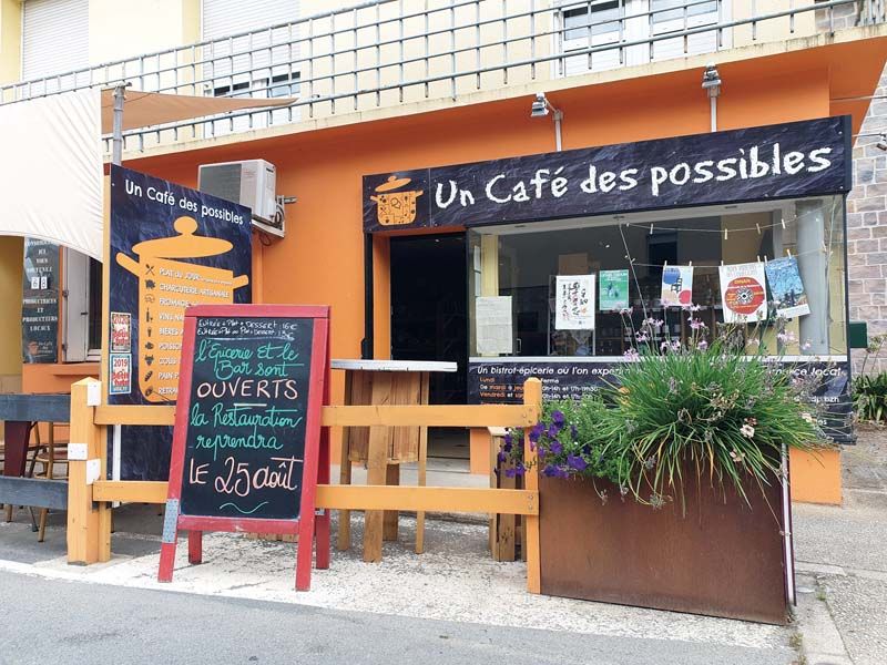 Le Café des possibles, un bistrot-restaurant-épicerie, anime la commune de Guipel (1 800 hab., 35). Sa particularité ? Il est porté par une société coopérative d'intérêt collectif (SCIC) réunissant 130 sociétaires.