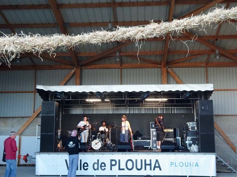 La maison des jeunes et de la ruralité (1 000 m²) comprend une scène ouverte où les premiers concerts ont été donnés cet été.