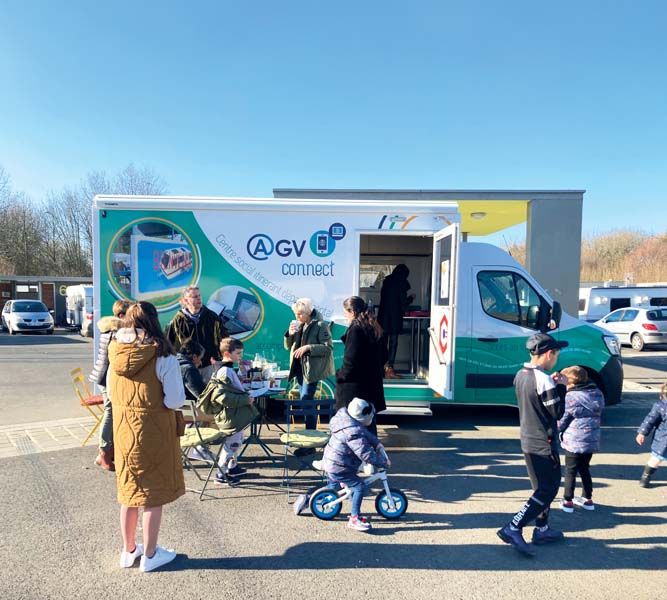 Un camion, lancé par le groupement d'intérêt public « accueil des gens du voyage 35 », vise à renforcer l'« aller vers » et à assurer une veille sociale sur les 40 aires d'accueil d'Ille-et-Vilaine. Un camion, lancé par le groupement d'intérêt public « accueil des gens du voyage 35 », vise à renforcer l'« aller vers » et à assurer une veille sociale sur les 40 aires d'accueil d'Ille-et-Vilaine.